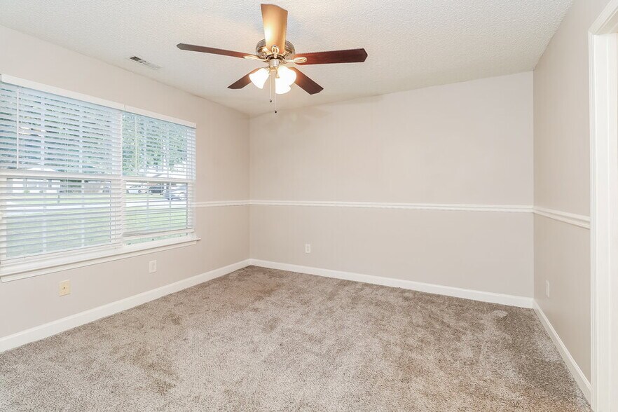 Building Photo - 515 River View Dr