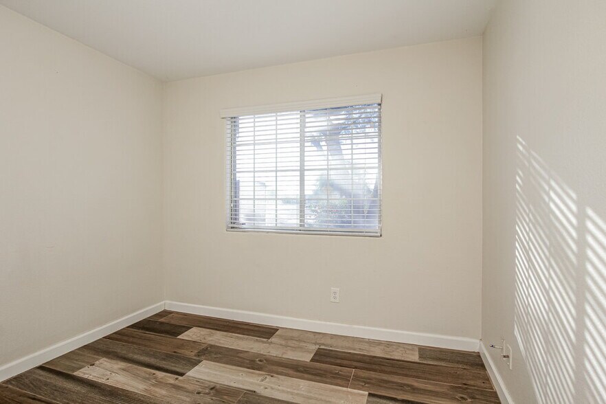 Building Photo - 2902 W Irma Ln