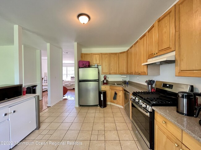 Building Photo - 17 Persimmon Ln