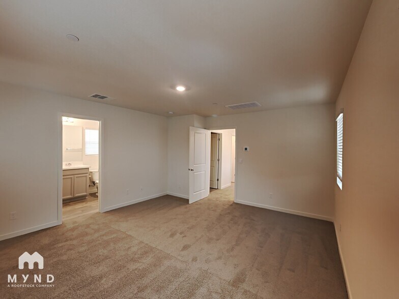 Building Photo - 3049 Pruett Dr