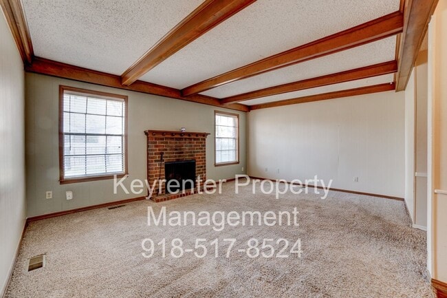 Building Photo - Beautiful 2bed/2bath Duplex!!