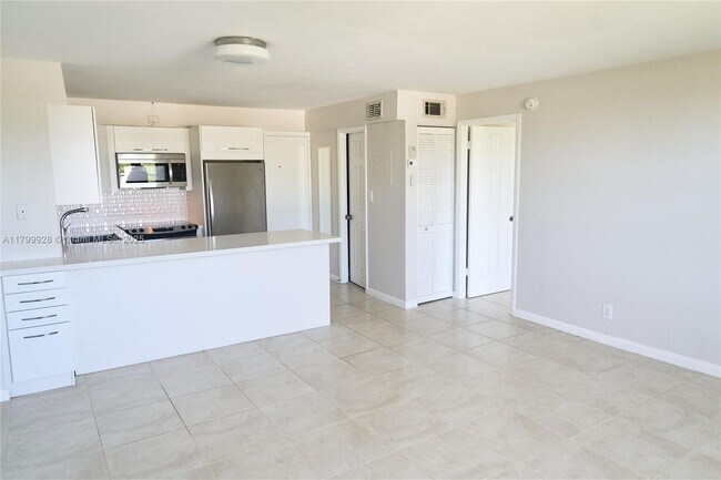 Building Photo - 3000 N Ocean Blvd