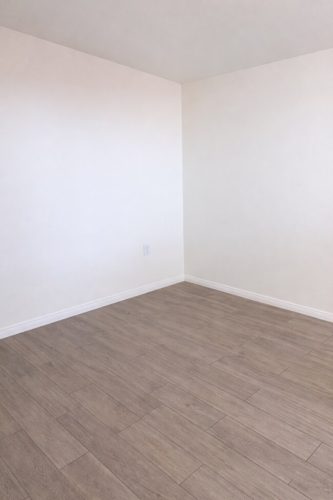 Building Photo - * Acoma (Lease Only)