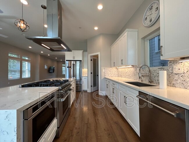 Building Photo - 519 8th St