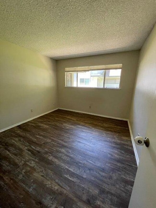 Building Photo - 9508 Emerald Park Dr