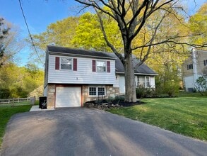 Building Photo - 204 Dorset Way