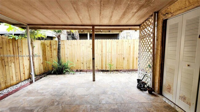 Building Photo - 6516 SW 41st Ct