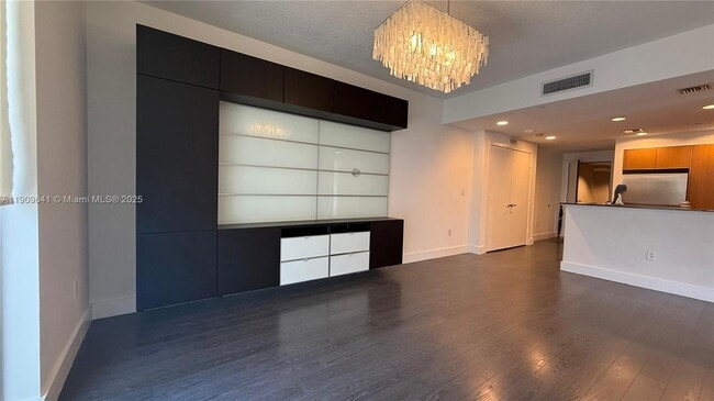 Building Photo - 1060 Brickell Ave