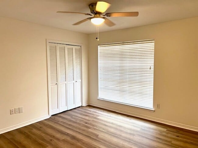 Building Photo - Corner Lot Brick Huntleigh Woods