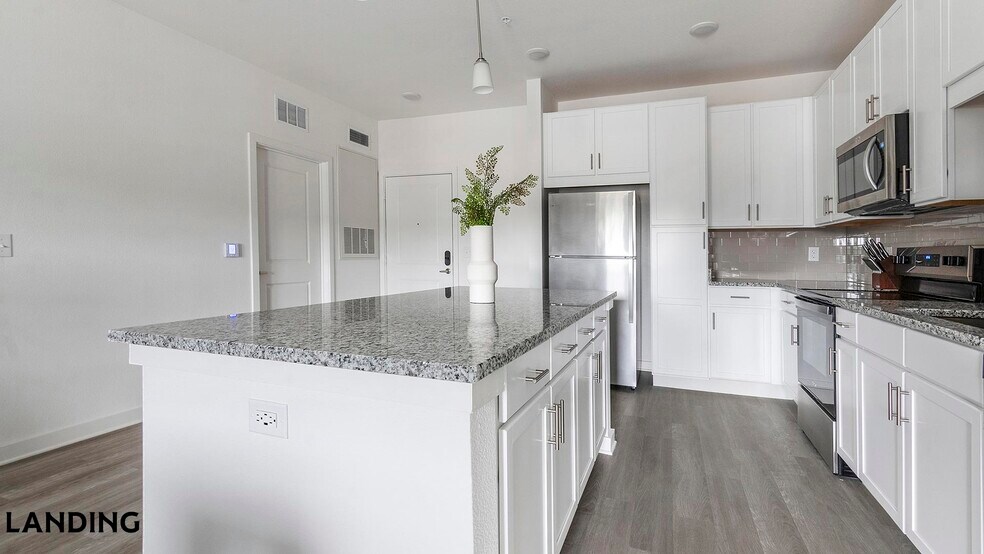 Building Photo - 12525 Tibbets Ln