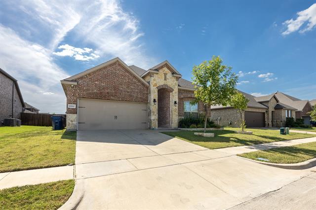 Building Photo - 4037 Woodford Dr