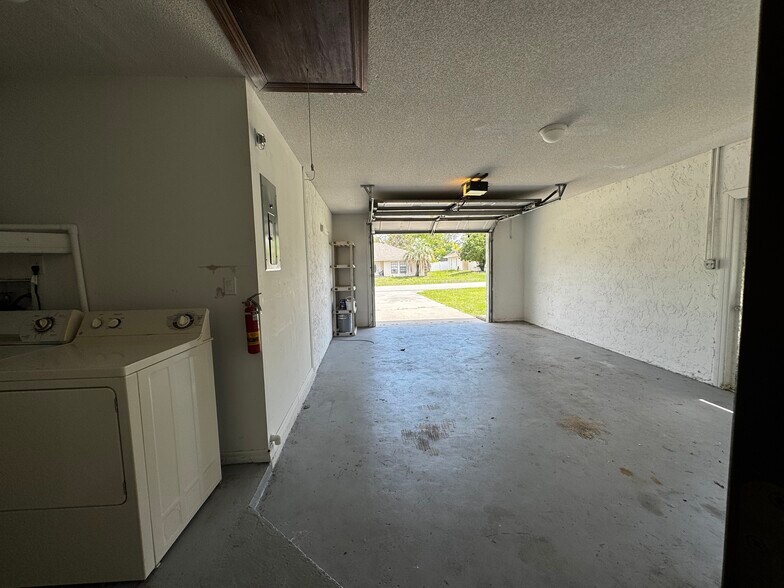 Building Photo - 1065 Altoona Ave