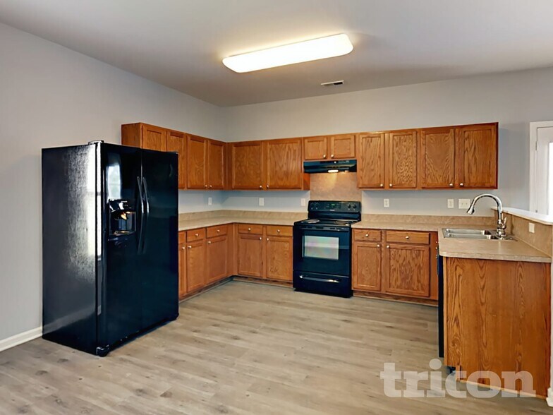 Building Photo - 8600 Old Potters Rd