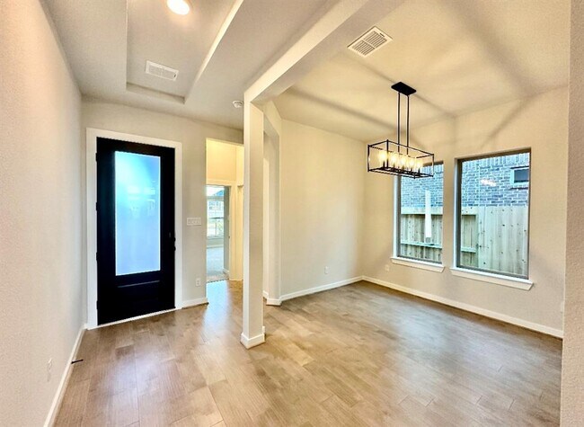 Building Photo - 29618 Blooming Grv