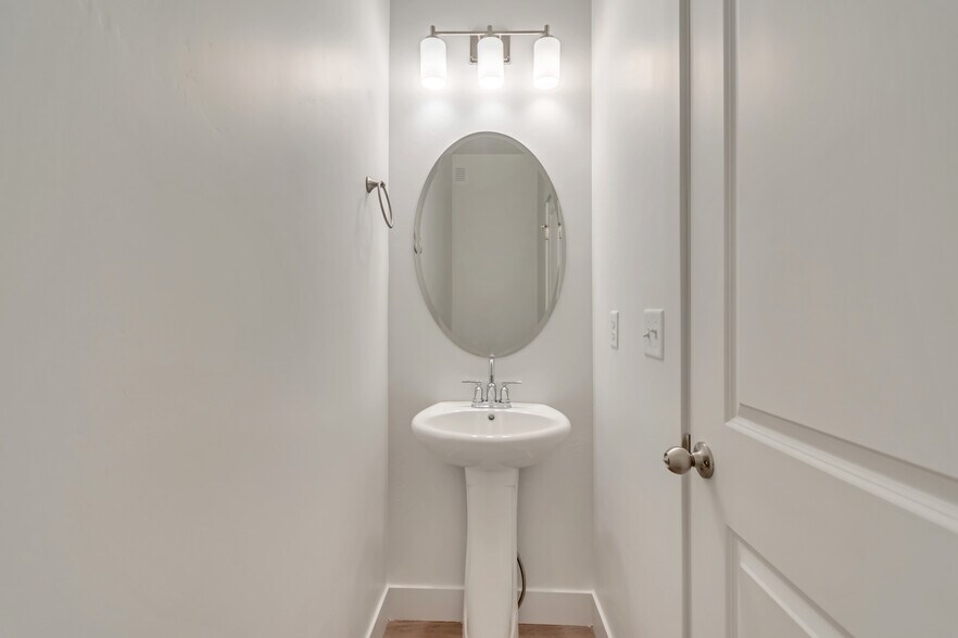 Building Photo - 1593 N 1870 E