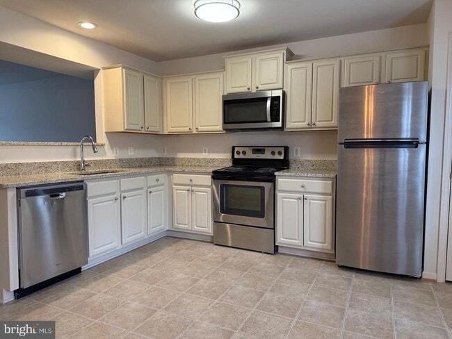 Building Photo - 205 Merrill Ct