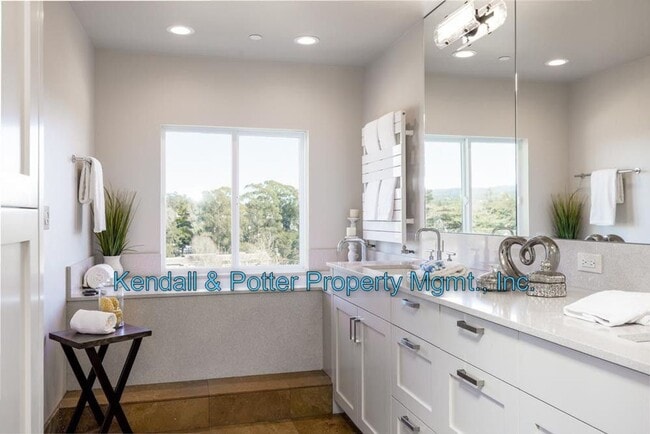 Building Photo - Sunny Paradise located in the Heart of Capitola!