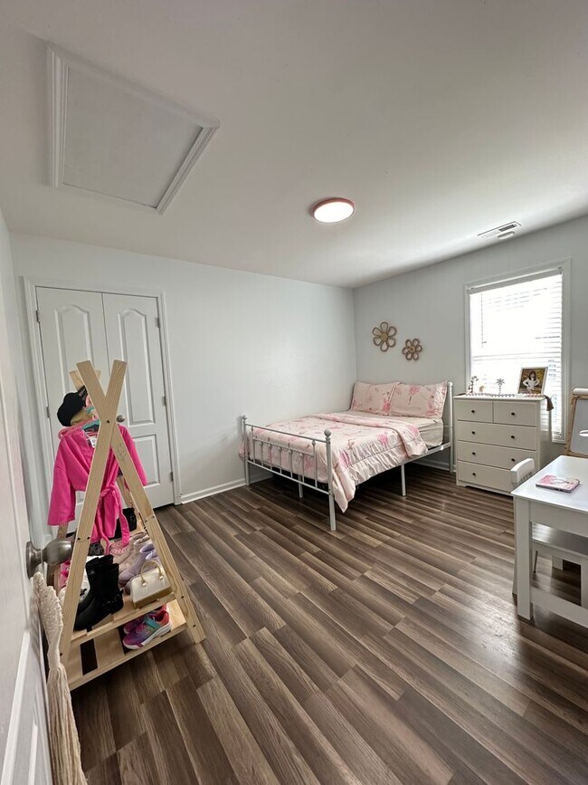 Building Photo - NEW LISTING!!!! Dont Miss Out