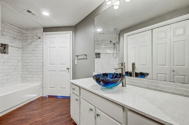 Building Photo - 2320 Gracy Farms Ln