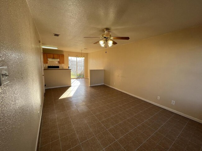 Building Photo - 1402 Dugger Cir