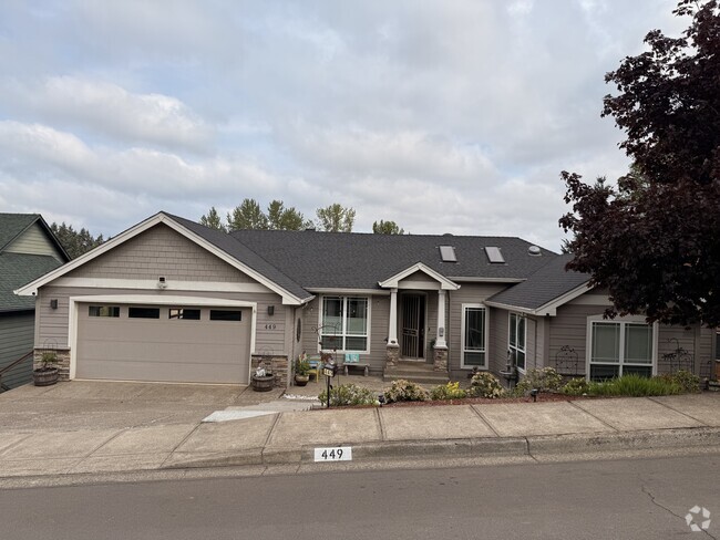 Building Photo - 449 La Cresta Dr SE