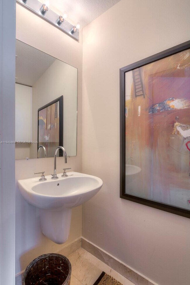 Building Photo - 6515 Collins Ave