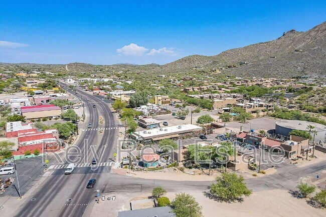 Building Photo - 6041 E Valley Way