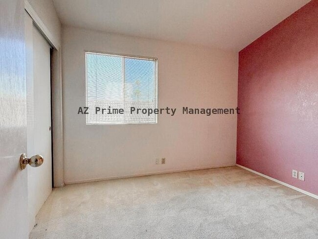 Building Photo - 2534 W Orchid Ln