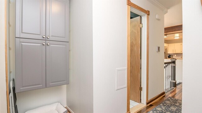 Building Photo - 406 Manor Dr