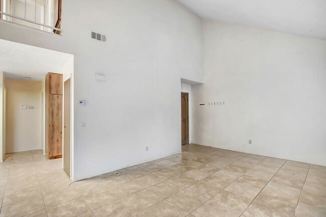 Building Photo - 3/2 Duplex for Lease in Lake Elsinore!