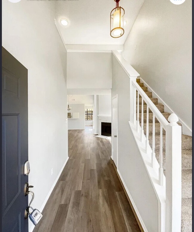 Building Photo - 6808 Driffield Cir E