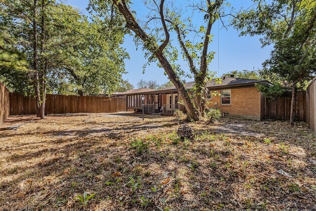 Building Photo - 1351 Dell Oak Dr