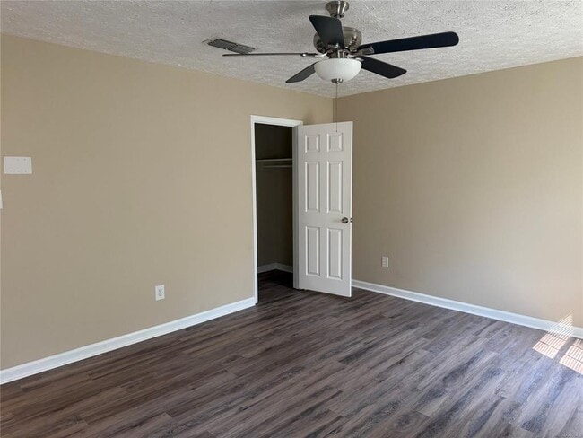 Building Photo - 1206 Kingston Green Dr