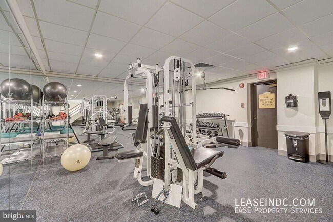 Building Photo - 1099 22nd St NW