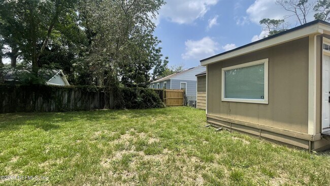 Building Photo - 5228 Sunderland Rd