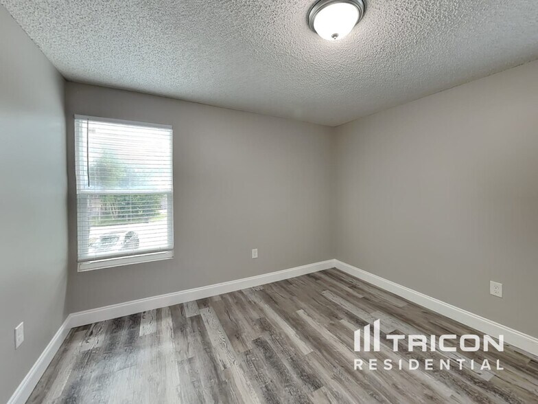 Building Photo - 4356 S Lockwood Ridge Rd