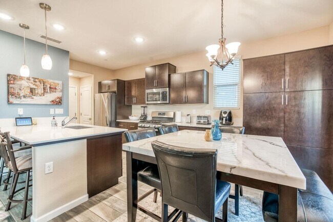 Building Photo - 3678 Parkstone Wy