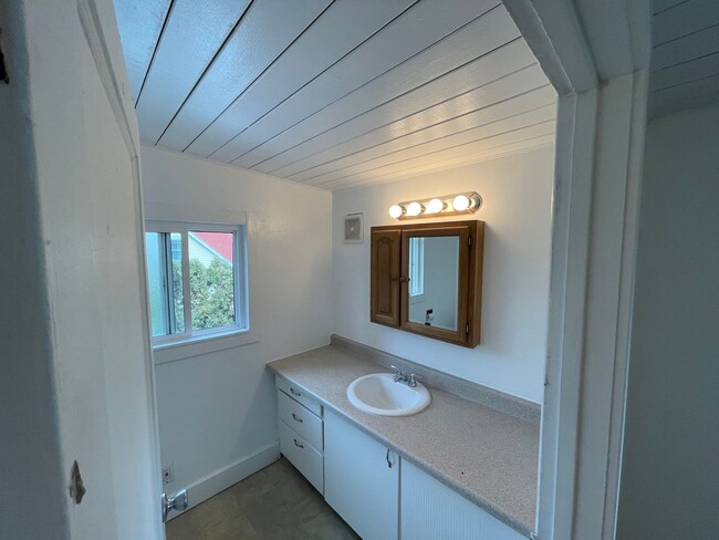 Building Photo - BraP01