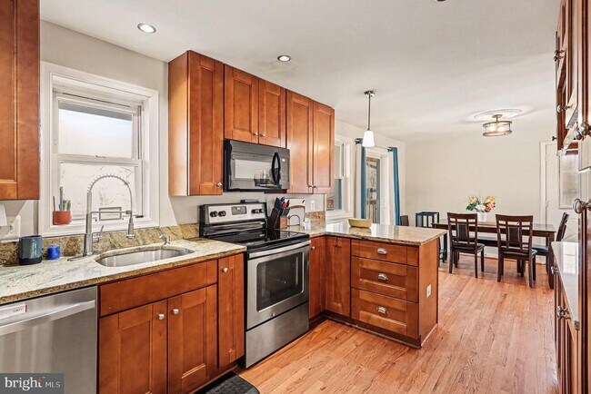 Building Photo - 7409 Lake Dr