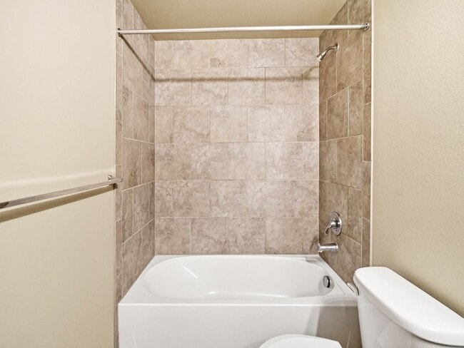 Building Photo - Spacious 5-Bedroom Home with Private Yard & Parking in Spokane