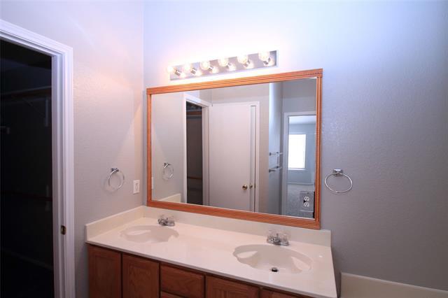 Building Photo - 824 Dixon Ln