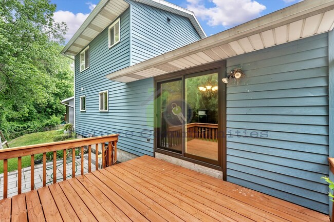 Building Photo - Beautiful Spacious 4 Bedroom Kentwood Home