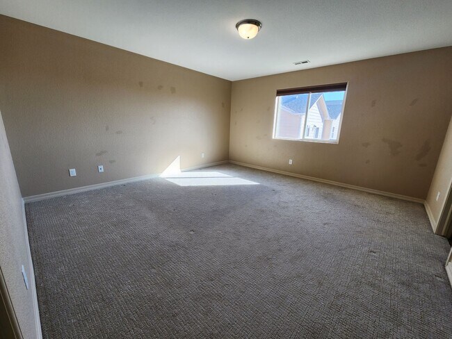 Building Photo - Stunning 4 Bed 3 Bath Home Near Peterson A...