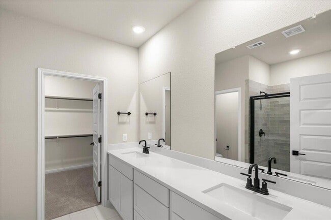 Building Photo - 5900 Whisper Creek Dr