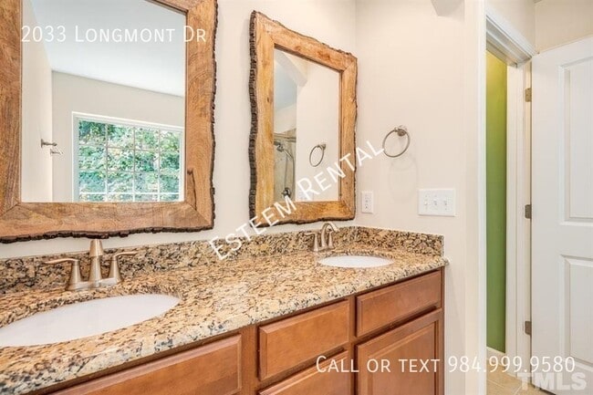 Building Photo - 2033 Longmont Dr