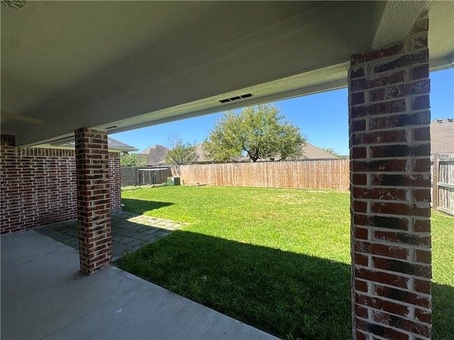 Building Photo - 205 Rugen Ln