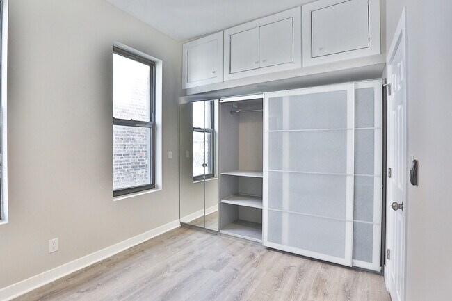 Building Photo - 1542 N Oakley Blvd