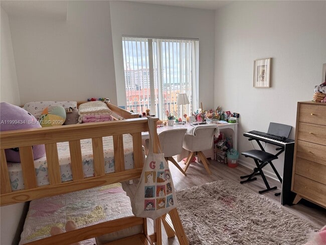 Building Photo - 10 Aragon Ave