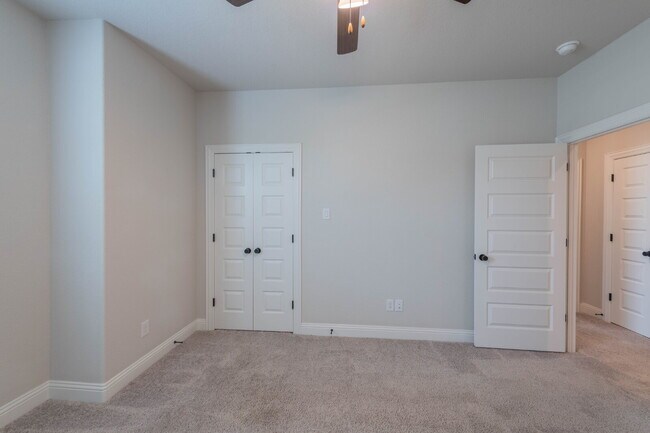 Building Photo - Fenced yard and two car garage!