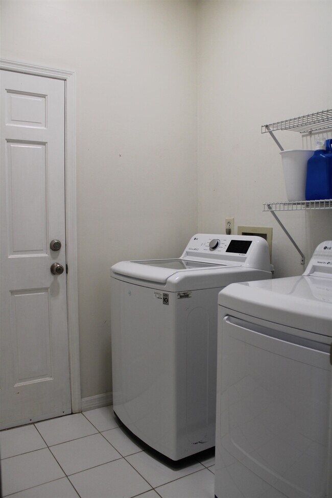 Building Photo - 5038 Alta Vista Ave